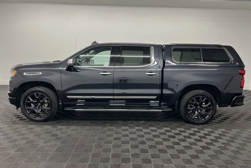 2024 Chevrolet Silverado 1500 High Country photo 1
