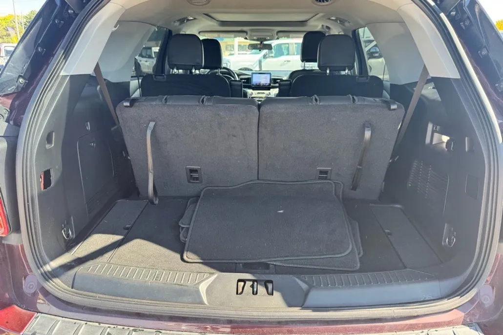 2022 Ford Explorer XLT photo 1
