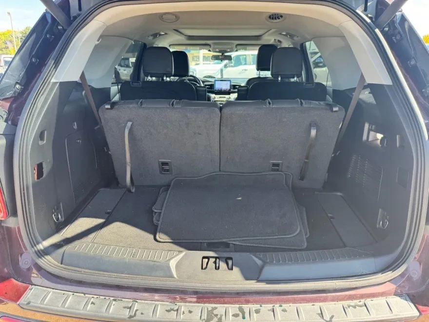 2022 Ford Explorer XLT photo 1