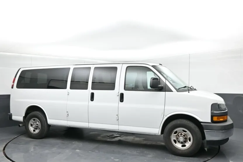 2020 Chevrolet Express 3500 LT photo 1