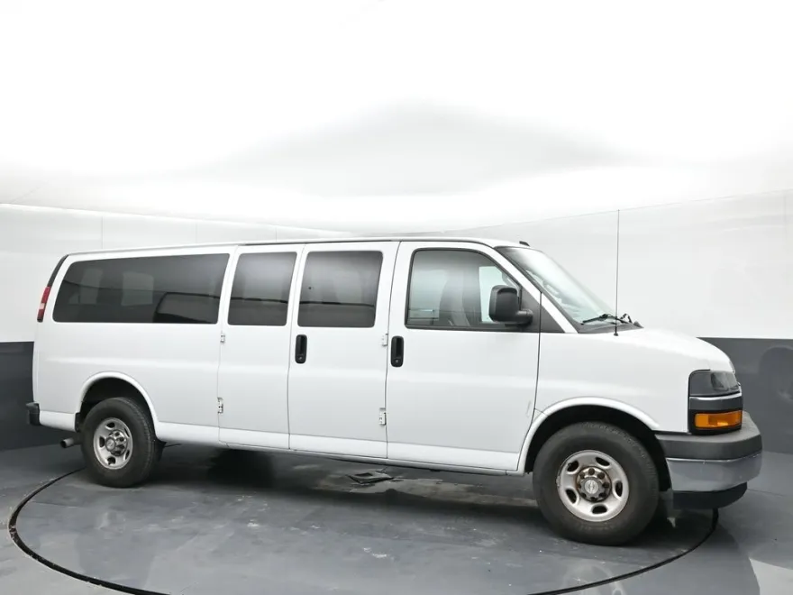 2020 Chevrolet Express 3500 LT photo 1