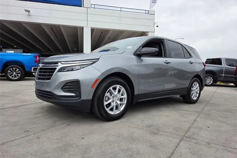 2024 Chevrolet Equinox LS photo 1