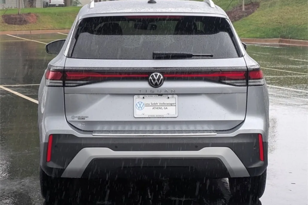 2025 Volkswagen Tiguan SE photo 1