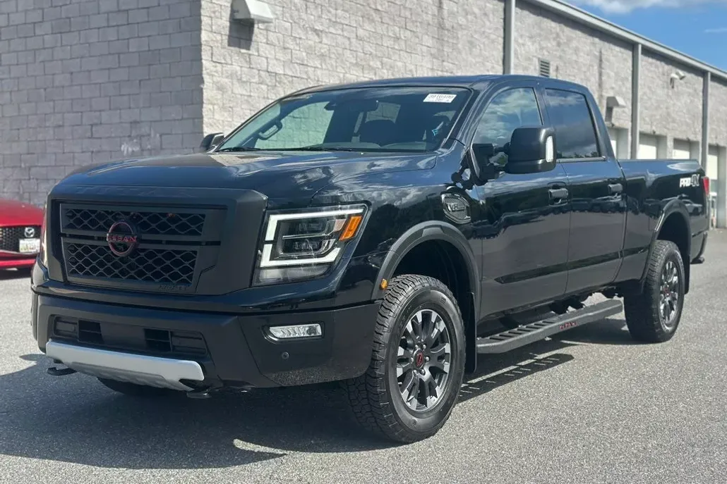 2024 Nissan Titan PRO-4X photo 1