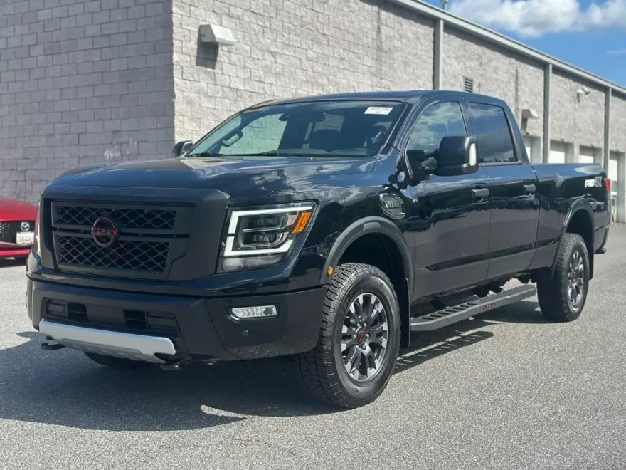 2024 Nissan Titan PRO-4X photo 1
