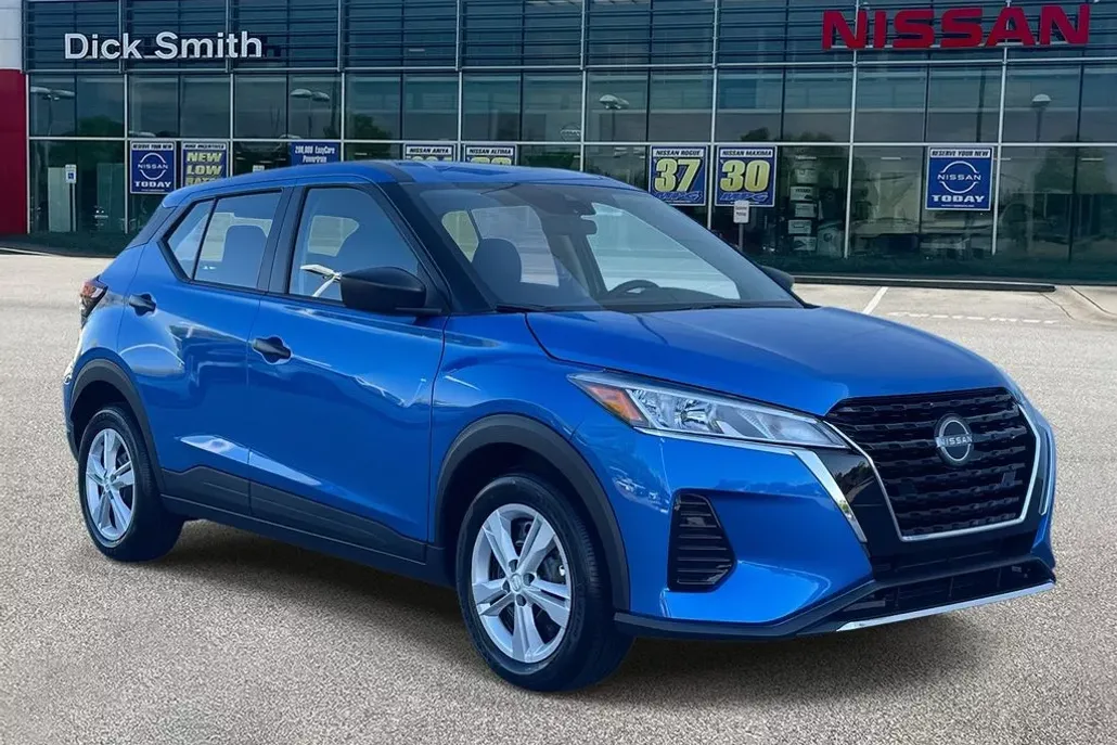 2025 Nissan Kicks Play S photo 1