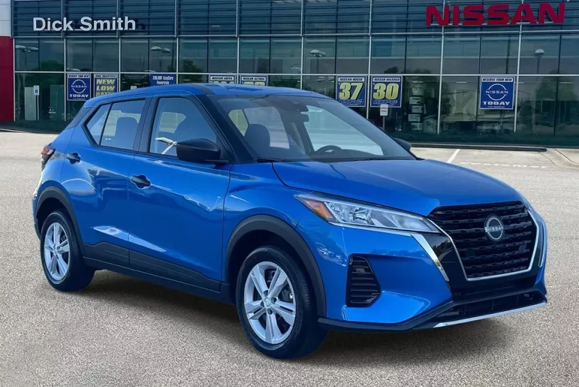 2025 Nissan Kicks Play S photo 1