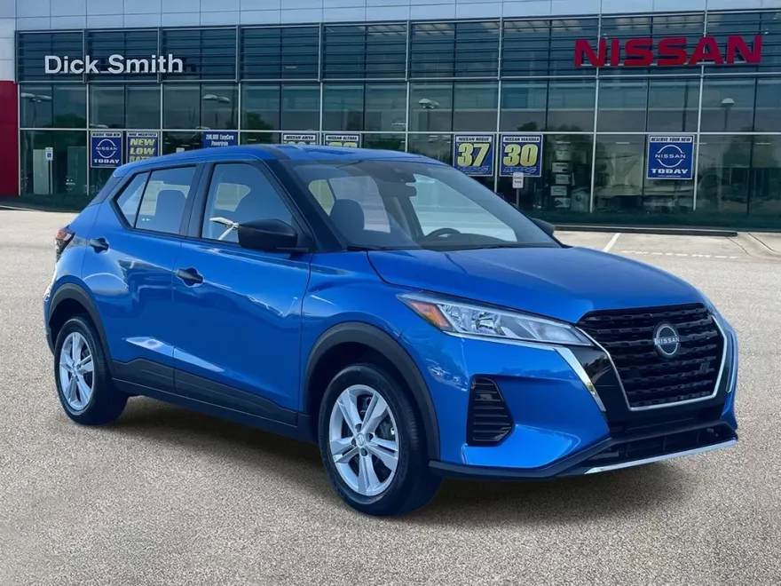 2025 Nissan Kicks Play S photo 1