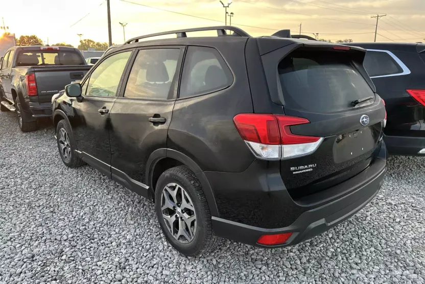 2022 Subaru Forester Premium photo 1