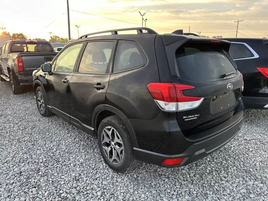 2022 Subaru Forester Premium photo 1