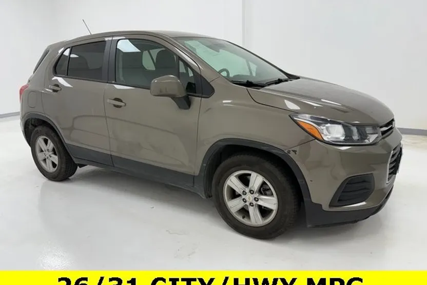 2020 Chevrolet Trax LS photo 1