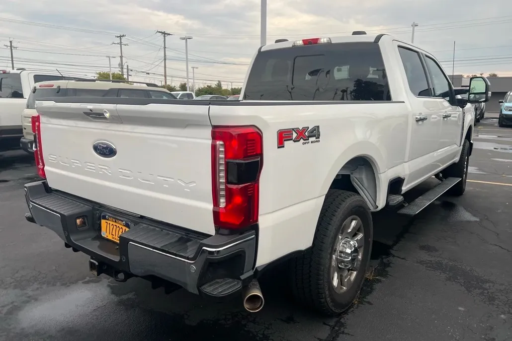 2024 Ford F-250 Lariat photo 1