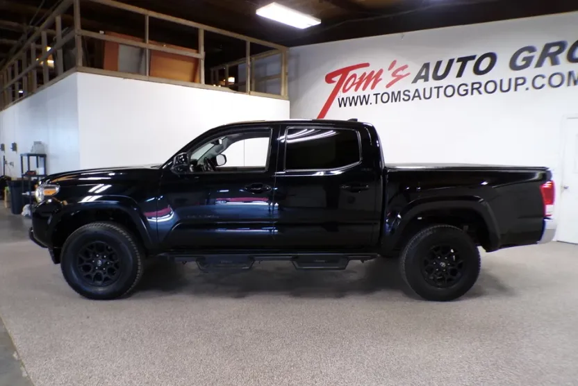 2019 Toyota Tacoma TRD Sport photo 1