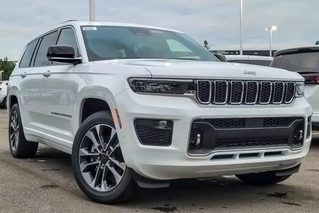 2025 Jeep Grand Cherokee Overland photo 1