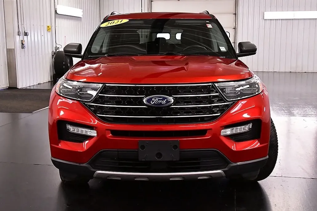 2021 Ford Explorer XLT photo 1