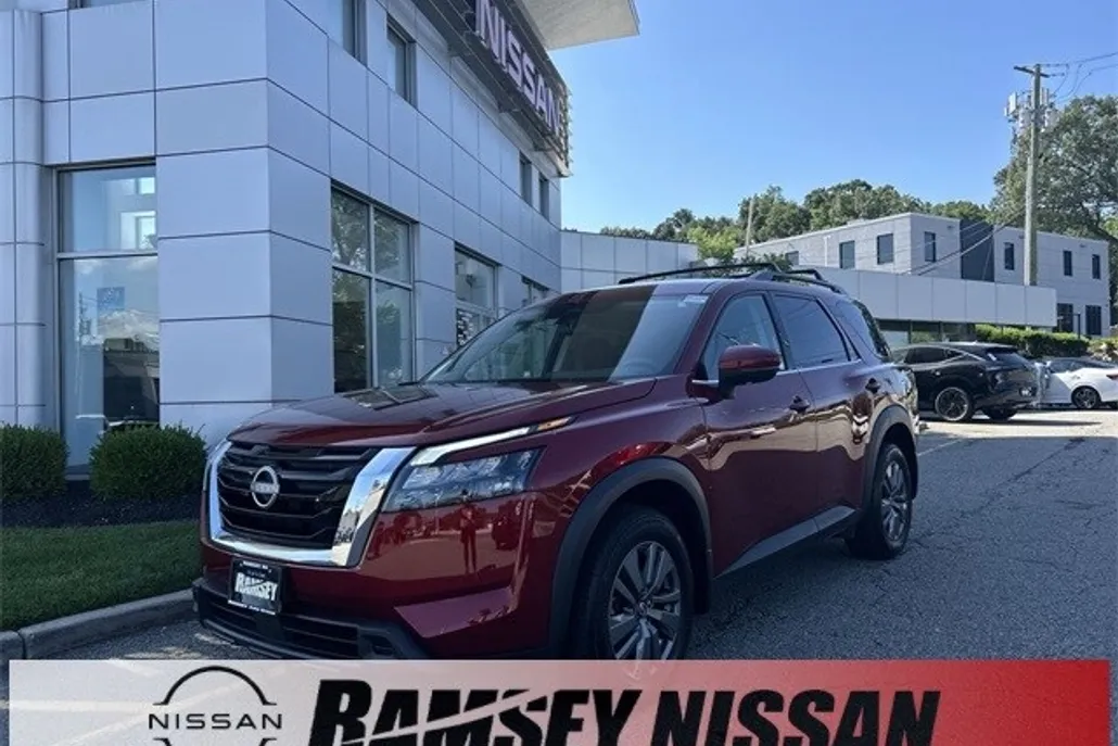 2024 Nissan Pathfinder SV photo 1