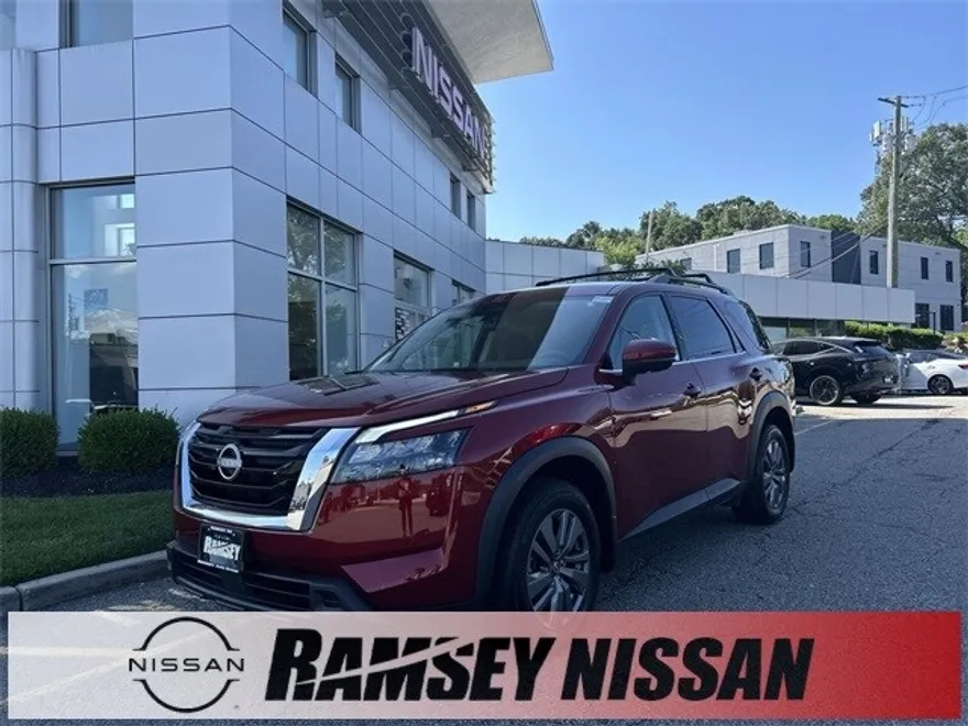 2024 Nissan Pathfinder SV photo 1