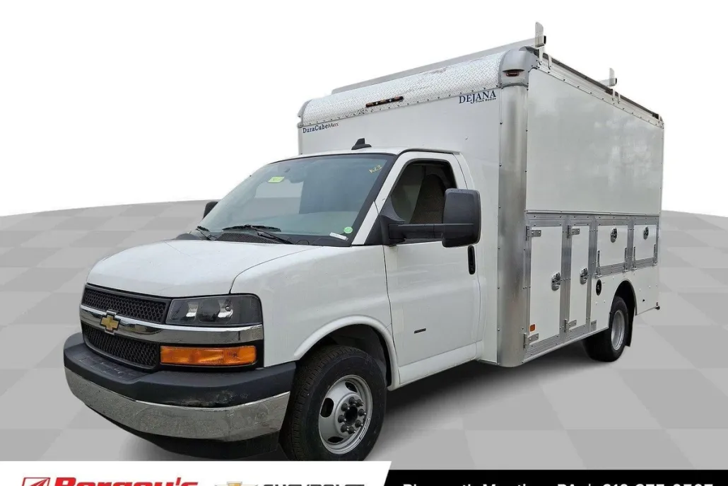 2023 Chevrolet Express Cutaway 3500 photo 1