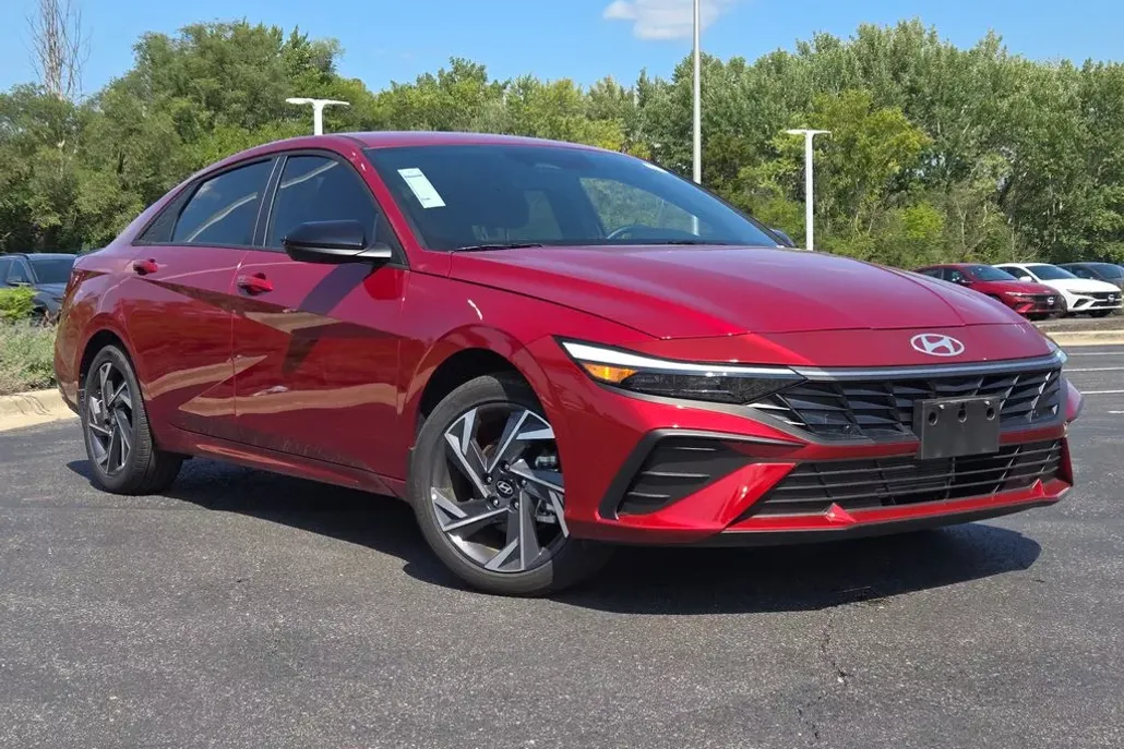 2025 Hyundai Elantra SEL Sport photo 1