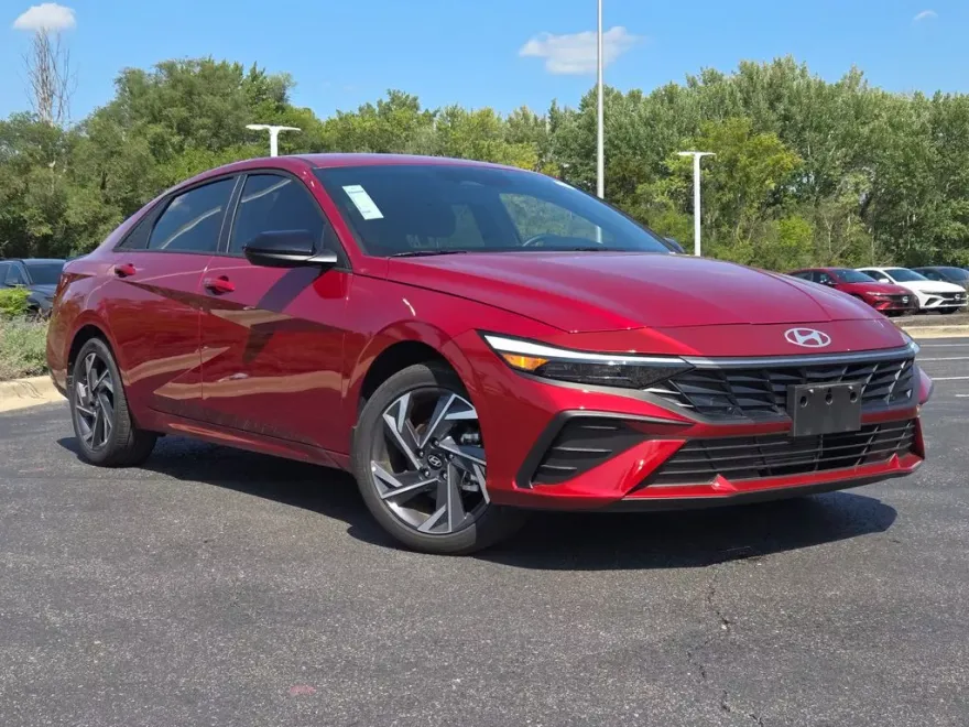 2025 Hyundai Elantra SEL Sport photo 1