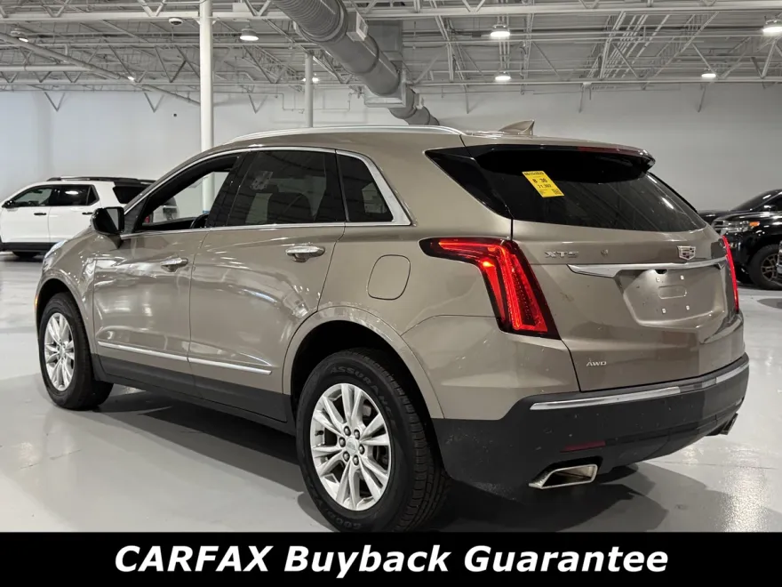 2022 Cadillac XT5 Luxury photo 1