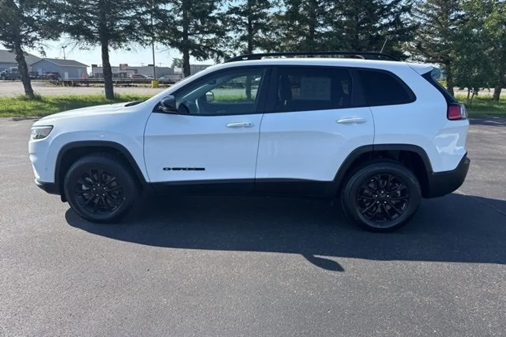 2023 Jeep Cherokee Altitude Lux photo 1