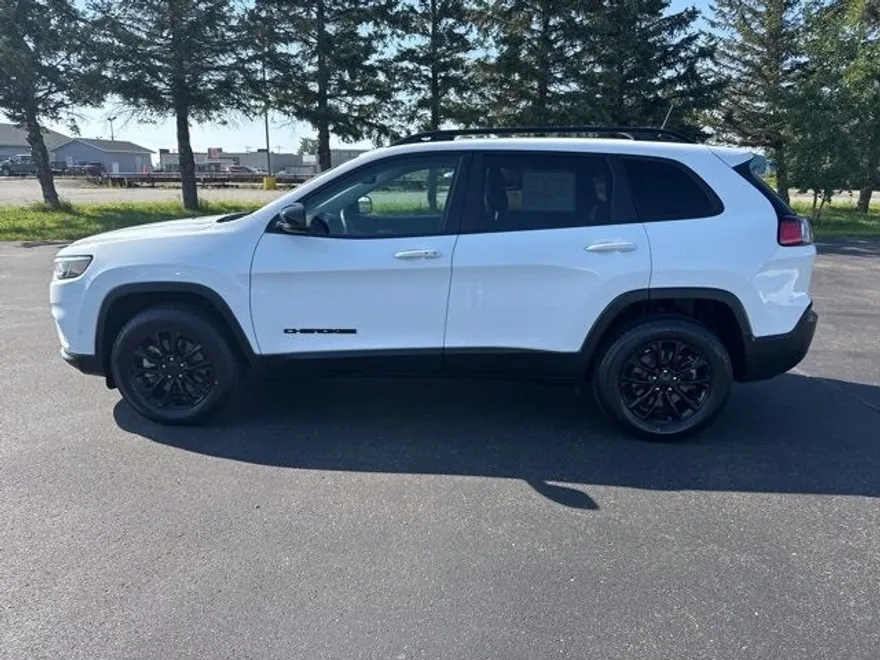2023 Jeep Cherokee Altitude Lux photo 1