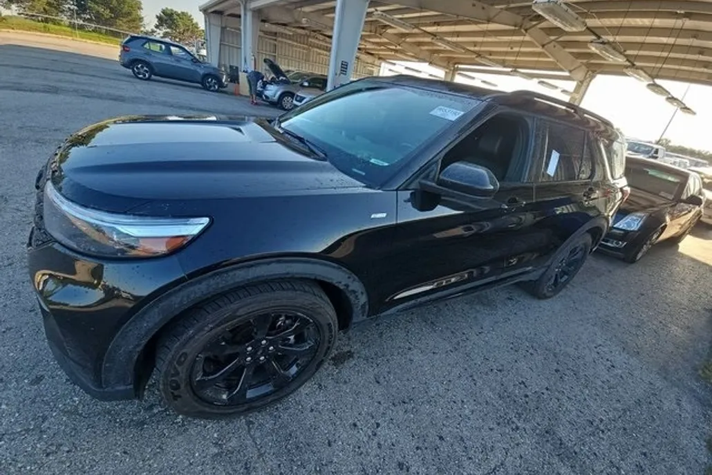 2022 Ford Explorer ST-Line photo 1