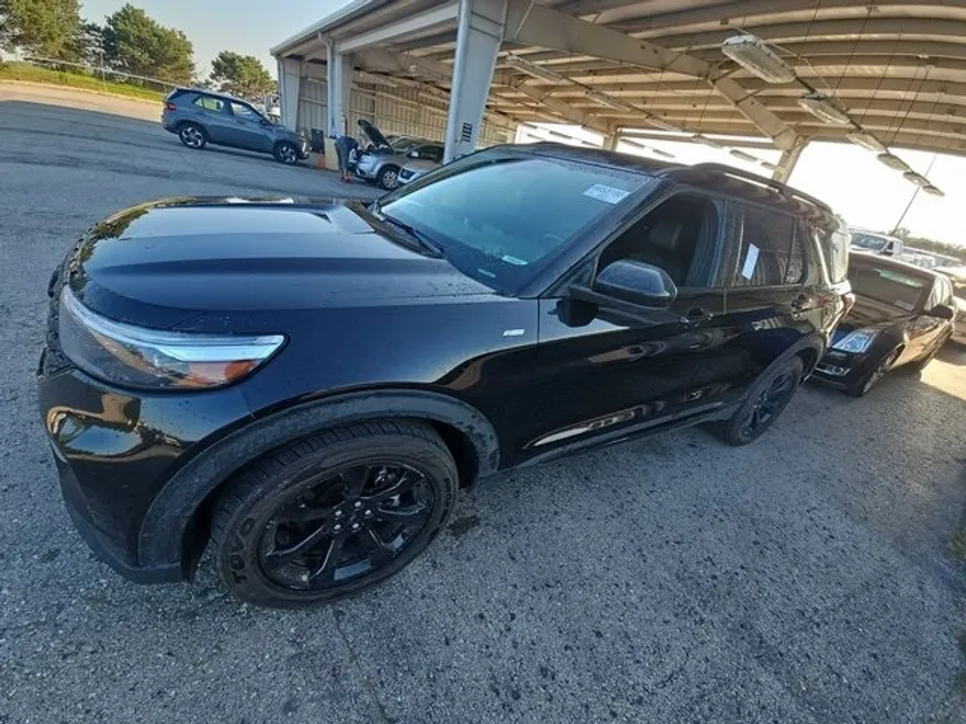 2022 Ford Explorer ST-Line photo 1