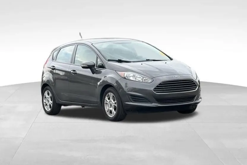 2015 Ford Fiesta SE photo 1