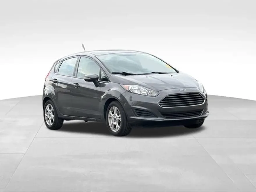 2015 Ford Fiesta SE photo 1