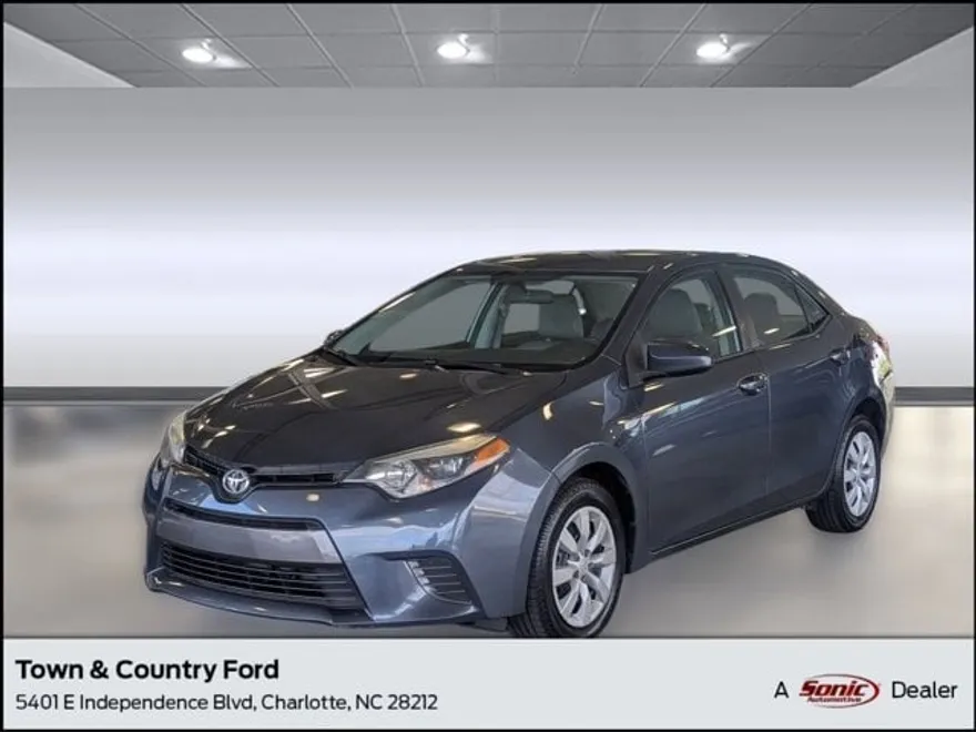 2015 Toyota Corolla LE photo 1
