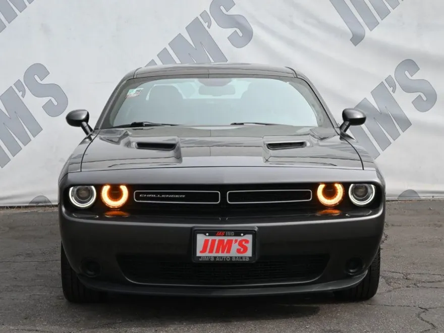 2023 Dodge Challenger SXT photo 1