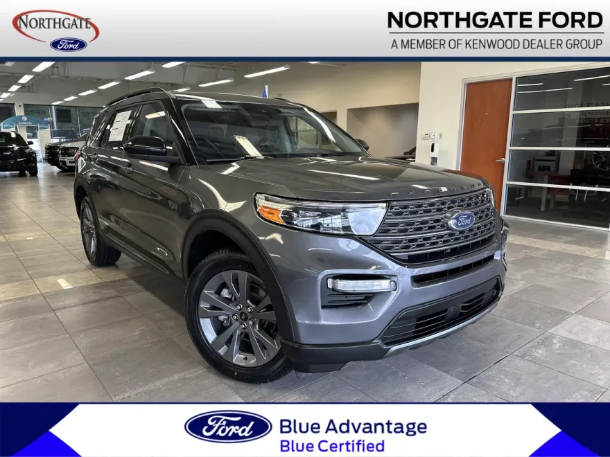 2023 Ford Explorer XLT photo 1