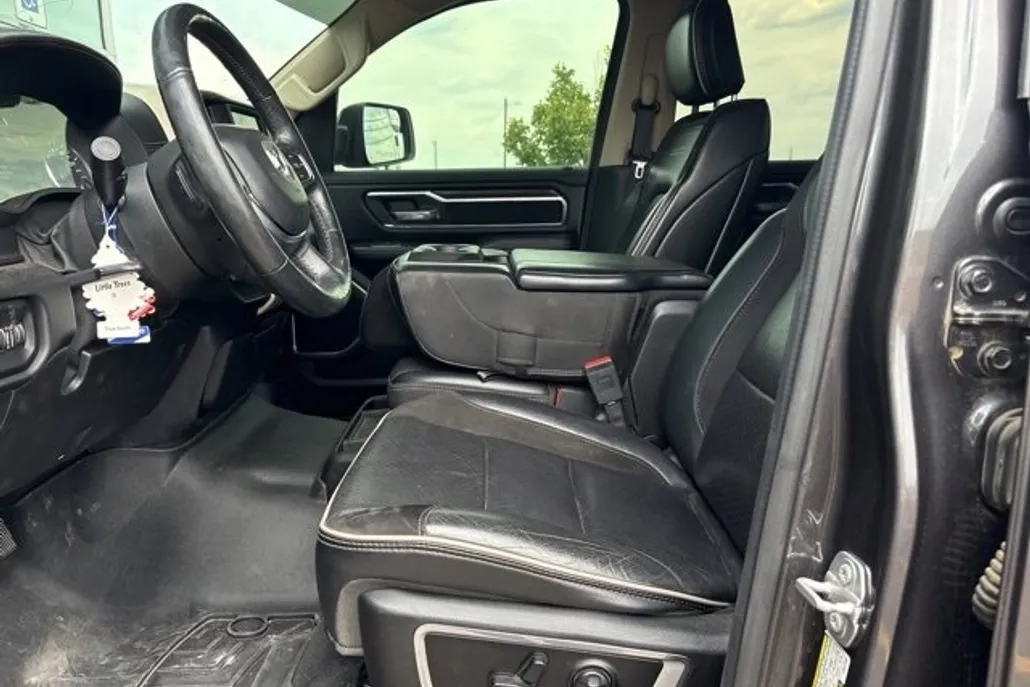 2019 Ram 1500 Laramie photo 1