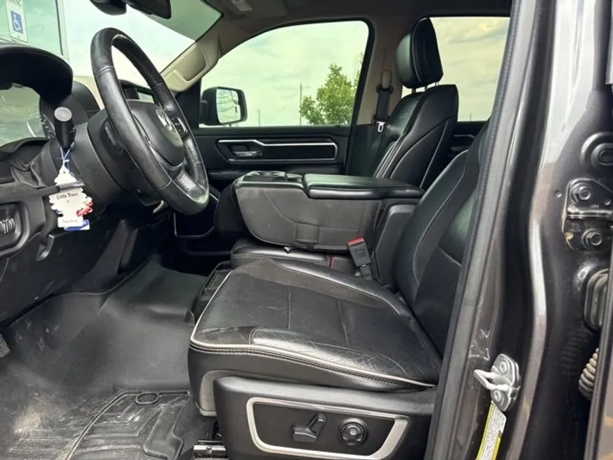 2019 Ram 1500 Laramie photo 1
