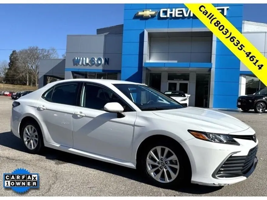 2021 Toyota Camry LE photo 1