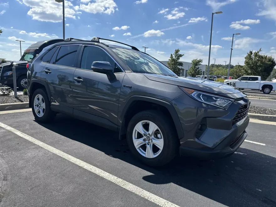 2021 Toyota RAV4 Hybrid XLE photo 1