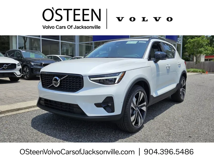2025 Volvo XC40 Plus photo 1