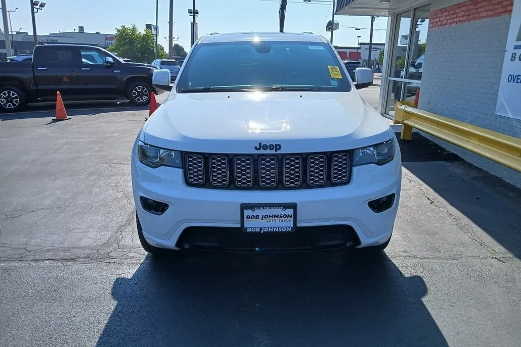 2022 Jeep Cherokee Laredo X photo 1