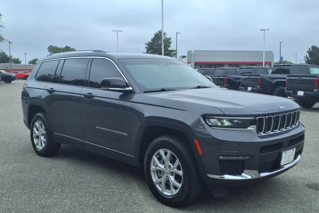2023 Jeep Grand Cherokee Limited photo 1