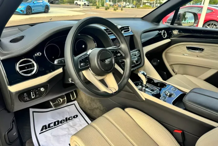 2023 Bentley Bentayga EWB photo 1