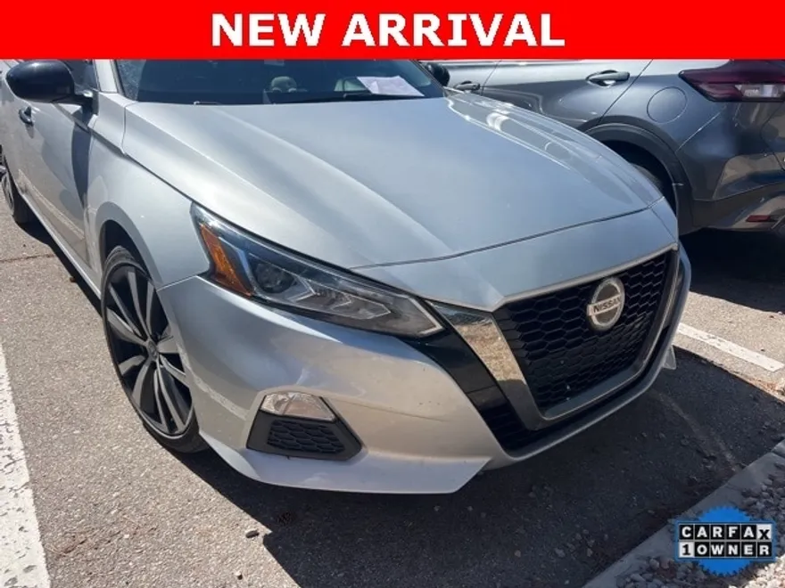 2022 Nissan Altima 2.5 SR photo 1