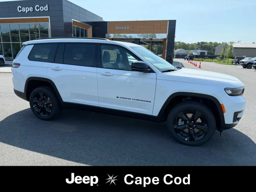 2025 Jeep Grand Cherokee Altitude photo 1