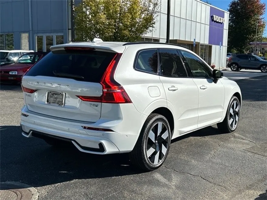 2025 Volvo XC60 Hybrid T8 Plus photo 1