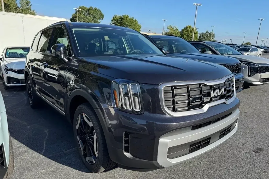 2025 Kia Telluride S photo 1