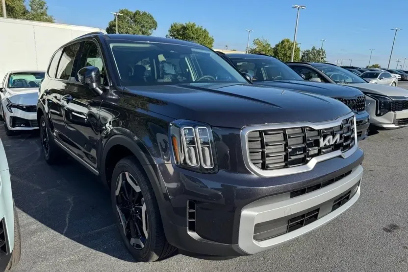 2025 Kia Telluride S photo 1