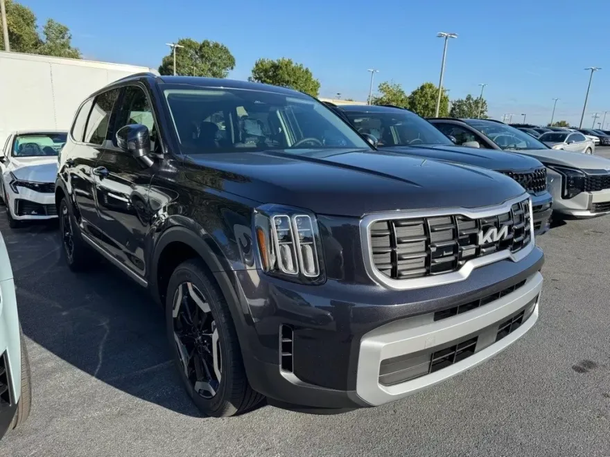 2025 Kia Telluride S photo 1