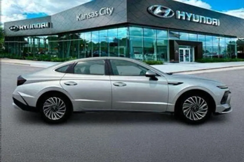 2024 Hyundai Sonata Hybrid SEL photo 1