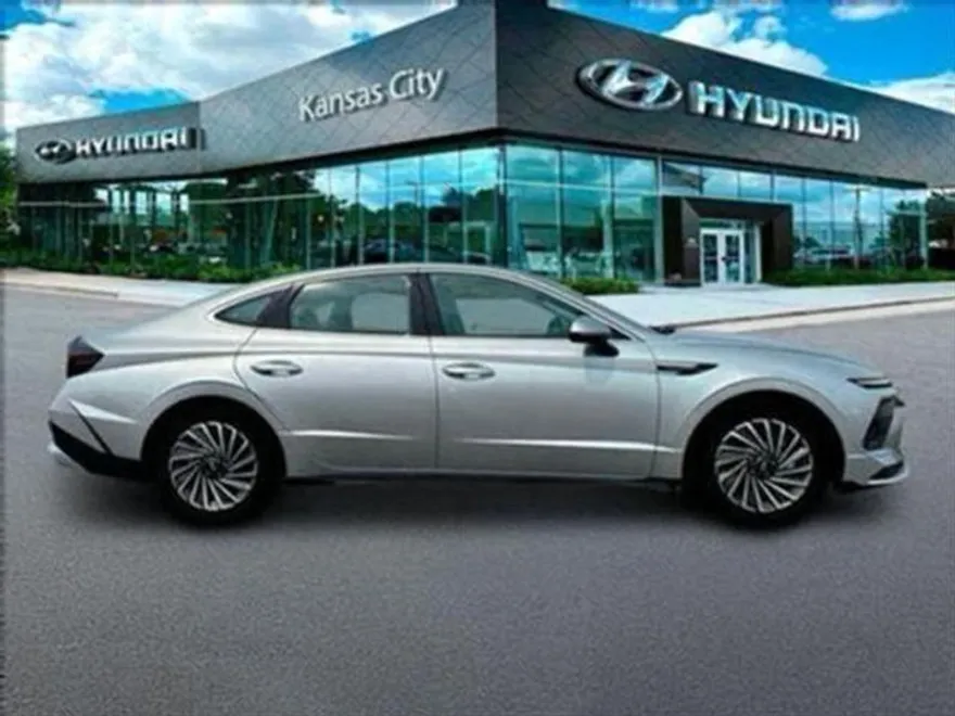 2024 Hyundai Sonata Hybrid SEL photo 1